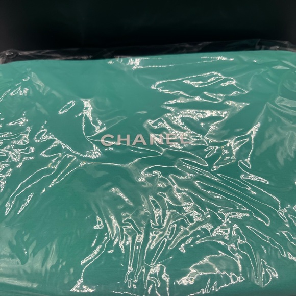 CHANEL Tiffany Blue Cosmetic Bag - Picture 5 of 11